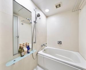 Koupelna v ubytování HOTEL MYSTAYS Shimizu + 37 fotografií