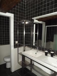 Kúpeľňa v ubytovaní Apartamentos San Francisco 58 + 30 fotografií