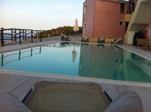 Bazén v ubytování Hotel Castello Budoni nebo v jeho okolí