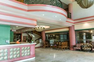 Lobbyen eller receptionen på La Fiesta Hotel