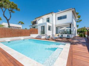 Bazén v ubytování Holiday Home Marianne by Interhome nebo v jeho okolí