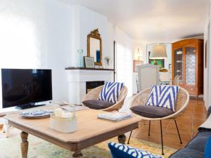 Televízia a/alebo spoločenská miestnosť v ubytovaní Villa Zurbarán by the Sea by Interhome