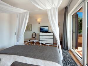 Posteľ alebo postele v izbe v ubytovaní Villa Vlastelini by Interhome