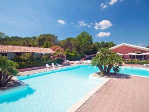 Bazén v ubytovaní Holiday Home Gineprino-7 by Interhome alebo v jeho blízkosti