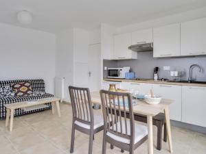 Afbeelding uit fotogalerij van Apartment Roc Eden-1 by Interhome in Saint-Malo