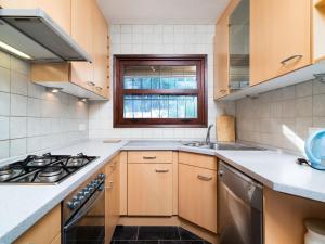 Kuchyň nebo kuchyňský kout v ubytování Holiday Home Sunshine by Interhome