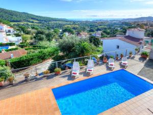 Bazén v ubytování Holiday Home Mirador by Interhome nebo v jeho okolí