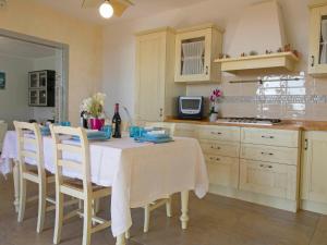 Dapur atau dapur kecil di Villa Serra by Interhome +22 gambar