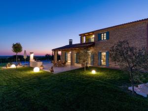 Zahrada ubytování Holiday Home Villa Toscana by Interhome