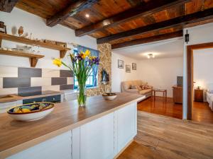 Zdjęcie z galerii obiektu Holiday Home Maja by Interhome w mieście Zarići