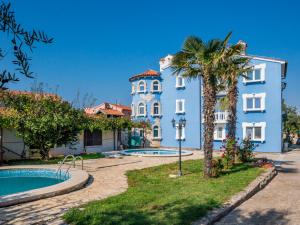 Bazén v ubytování Apartment Hilde Red-5 by Interhome nebo v jeho okolí