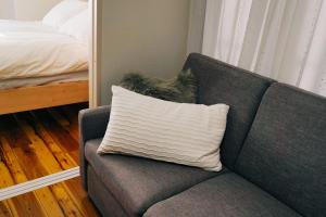 ZAITO Tokyo Kikukawa Economy Inn 宅东东京菊川民宿房間的床
