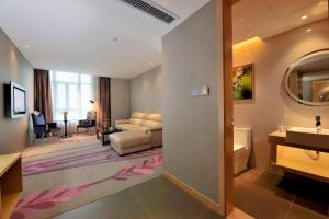 TV a/nebo společenská místnost v ubytování Lavande Hotel Shanghai Jiading Xincheng Stadium Branch