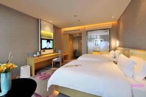 Ліжко або ліжка в номері Lavande Hotel Shanghai Jiading Xincheng Stadium Branch