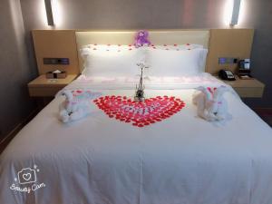 Ліжко або ліжка в номері Lavande Hotel Shanghai Jiading Xincheng Stadium Branch