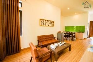 a living room with a couch and a table at Hoàng Ngọc's House in Tuy Hoa