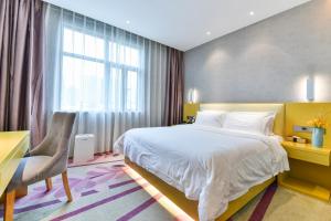 Ліжко або ліжка в номері Lavande Hotel Shanghai Jiading Xincheng Stadium Branch