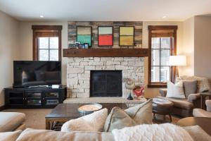 Μια τηλεόραση ή/και κέντρο ψυχαγωγίας στο Silver Star #603 - 3 Bed Condo Spa