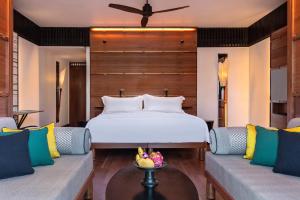 Ein Bett oder Betten in einem Zimmer der Unterkunft The Datai Langkawi