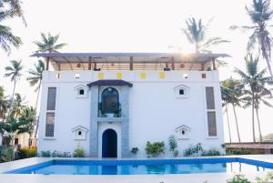 The swimming pool at or close to Magnolia Guesthouse Varkala