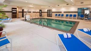 Bazén v ubytování Best Western Plus Ardmore Inn & Suites nebo v jeho okolí