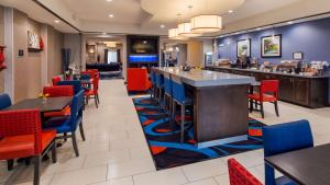Posezení v ubytování Best Western Plus Ardmore Inn & Suites