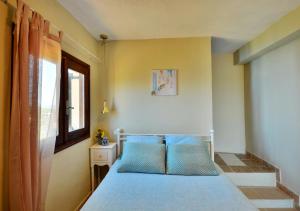 Posteľ alebo postele v izbe v ubytovaní Kalithea Studio Aptera + 22 fotografií