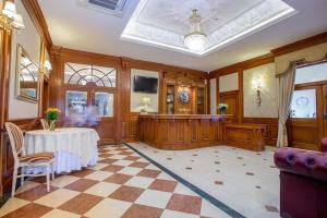 a large room with a table and chairs in it at Jaśminowy Dwór in Rokietnica