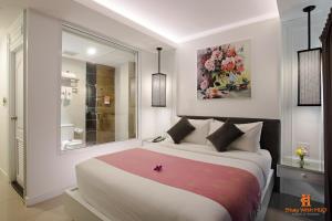 Ein Bett oder Betten in einem Zimmer der Unterkunft Chiangmai Midpoint Activity Hostel