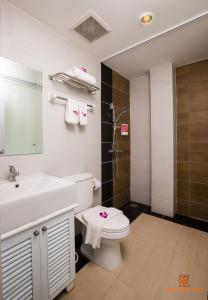 Ein Badezimmer in der Unterkunft Chiangmai Midpoint Activity Hostel