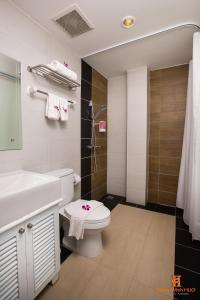 Ein Badezimmer in der Unterkunft Chiangmai Midpoint Activity Hostel
