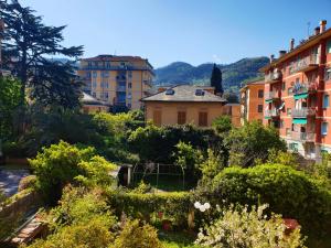 a view of a city with buildings and plants at Edera in Levanto