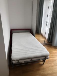 Łóżko lub łóżka w pokoju w obiekcie High 5