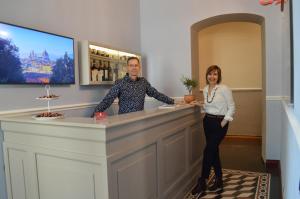 a man and a woman standing at a bar at Boutique B&B Torre de' Conti in Florence