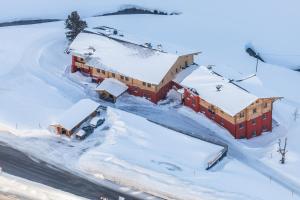 Obiekt Aparthotel Weningeralm zimą