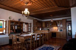 מסעדה או מקום אחר לאכול בו ב-Traditional Mansion Calliopec-UVC sterilized