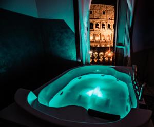 Kép jacuzzi in front of the colosseum szállásáról Rómában a galériában