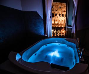 Kép jacuzzi in front of the colosseum szállásáról Rómában a galériában