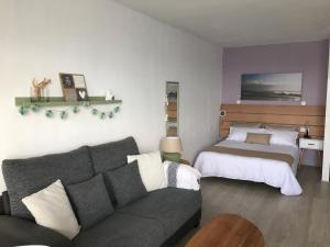 Postel nebo postele na pokoji v ubytování Monisunset