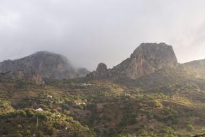 A general mountain view or a mountain view taken from Az apartmant