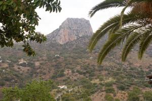 A general mountain view or a mountain view taken from Az apartmant