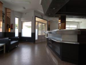 a lobby with a waiting room with a counter at Hostal Lady Ana María in Collado-Villalba
