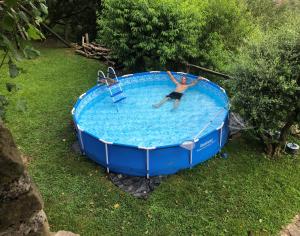 Kolam renang di atau dekat dengan KAXKARRE