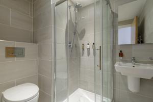 Destiny Scotland - Royal Mile Residence tesisinde bir banyo