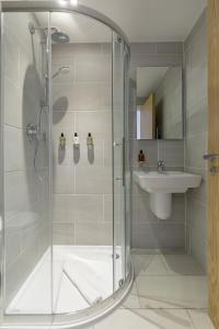 a bathroom with a shower and a sink at Destiny Scotland - Royal Mile Residence in Edinburgh