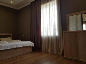 Giường trong phòng chung tại White House in Kakheti Eniseli