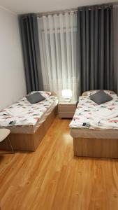 Posteľ alebo postele v izbe v ubytovaní APARTAMENTY ORLE