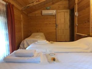A bed or beds in a room at Aden River