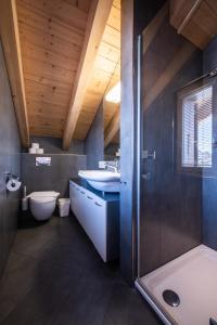 Koupelna v ubytování Chalet Aquila 7 Penthouse + 45 fotografií