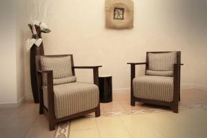two chairs sitting next to each other in a room at Locanda A Cà Du Gigante in Monterosso al Mare